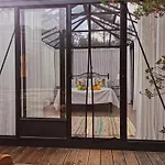 Romantic Skyview Glasshouses アパート アルジェズール